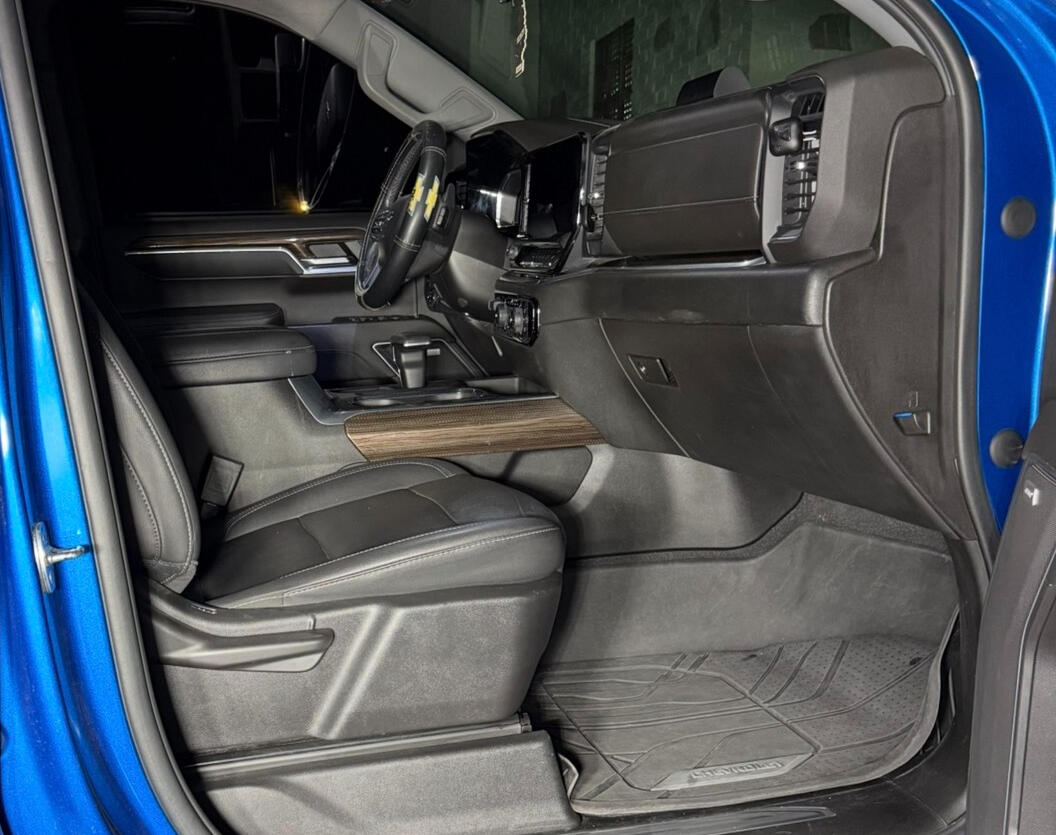 A more thorough interior clean for daily-driven vehicles. Deep vacuum Full interior wipe-down Interior glass Floor mats cleaned